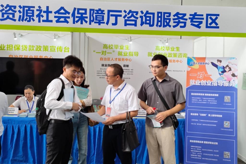 社会咨询领域再谋新篇 经济与管理学院访企拓岗活动侧记